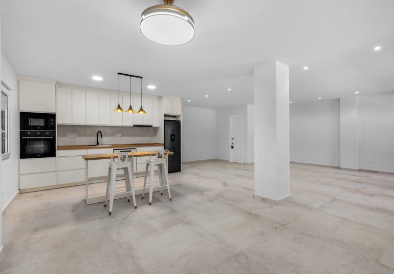 Resale - Apartment -
Torrevieja - Playa del Acequión