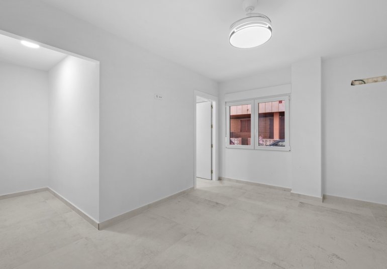 Resale - Apartment -
Torrevieja - Playa del Acequión