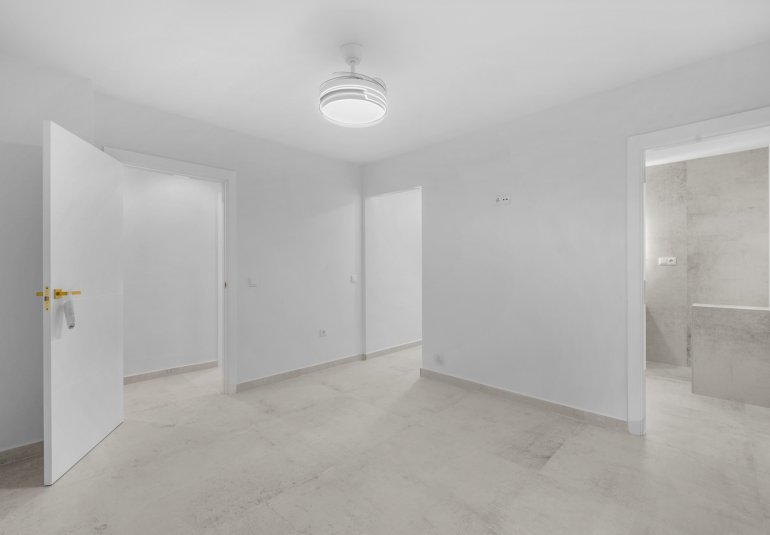 Resale - Apartment -
Torrevieja - Playa del Acequión