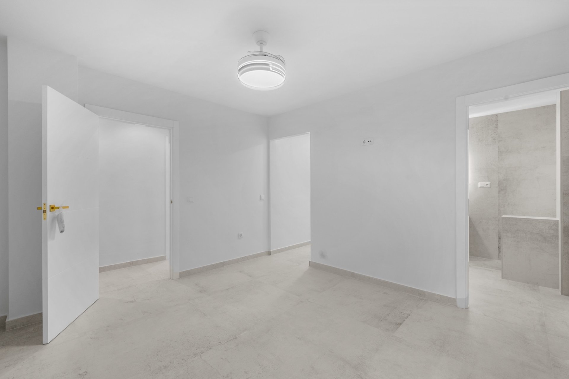 Resale - Apartment -
Torrevieja - Playa del Acequión