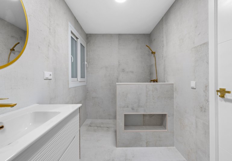 Resale - Apartment -
Torrevieja - Playa del Acequión