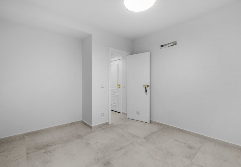 Resale - Apartment -
Torrevieja - Playa del Acequión