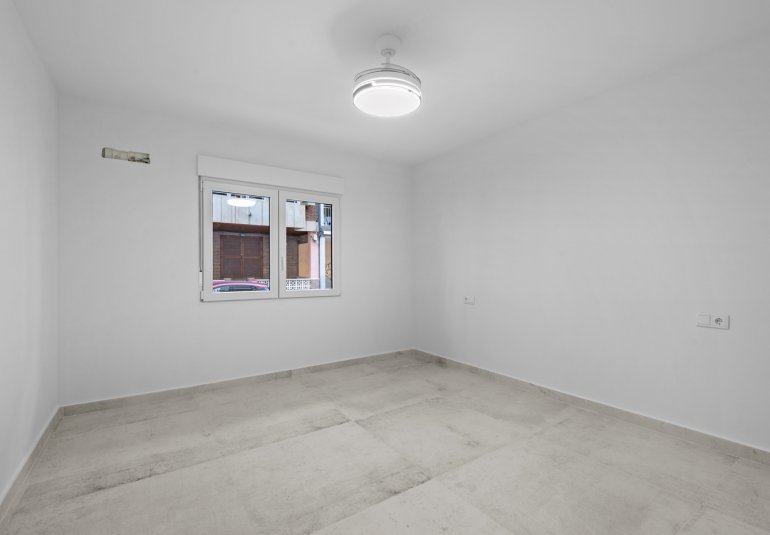 Resale - Apartment -
Torrevieja - Playa del Acequión