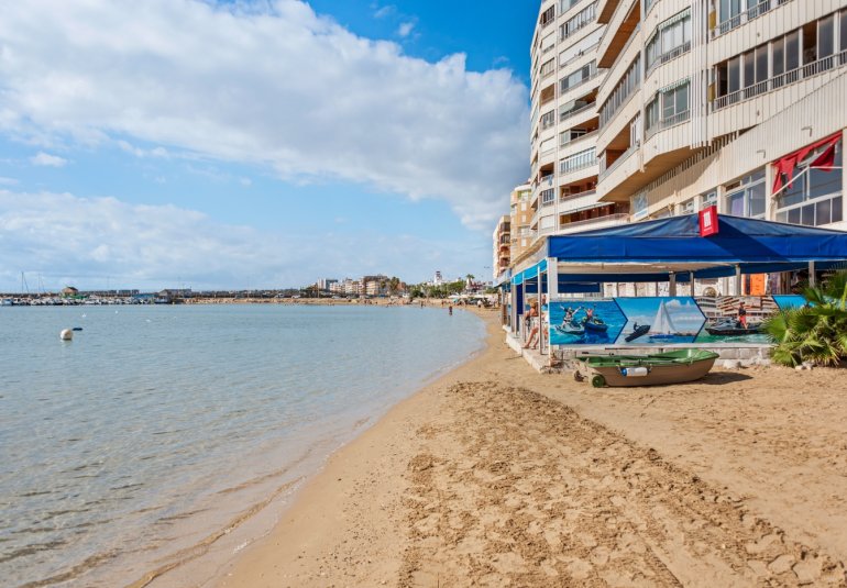 Resale - Apartment -
Torrevieja - Playa del Acequión