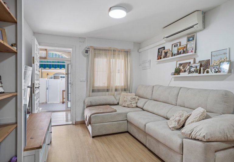 Resale - Bungalow -
Torrevieja - La Siesta