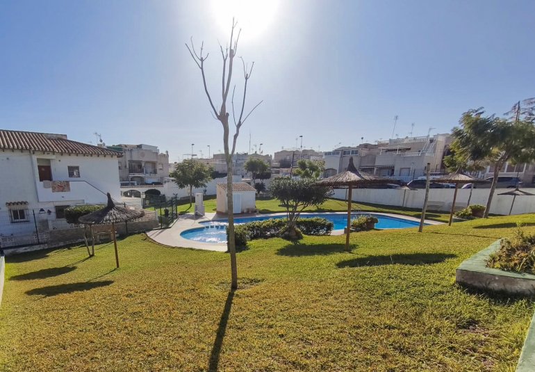 Resale - Bungalow -
Torrevieja - Lago jardin