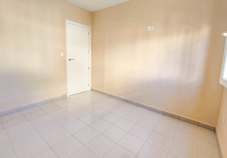 Resale - Bungalow -
Torrevieja - Lago jardin