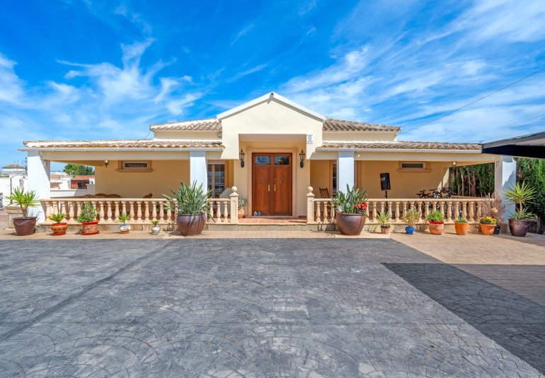 Resale - Country estate -
Almoradí - Las Heredades