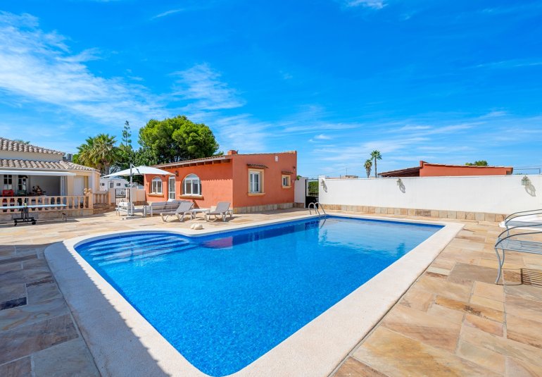 Resale - Country estate -
Almoradí - Las Heredades