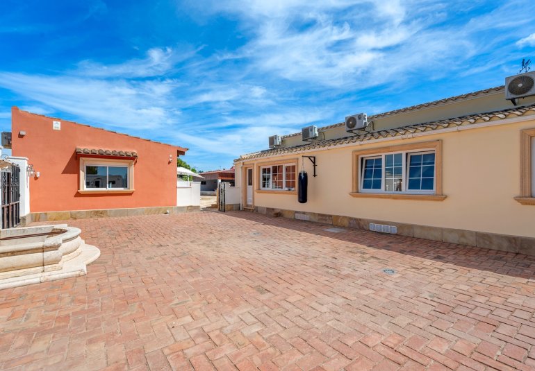 Resale - Country estate -
Almoradí - Las Heredades