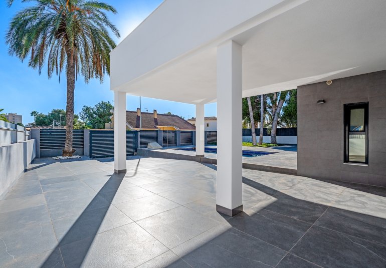 Resale - Villa -
Campoamor
