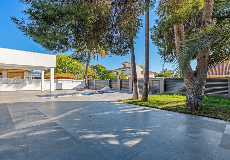 Resale - Villa -
Campoamor