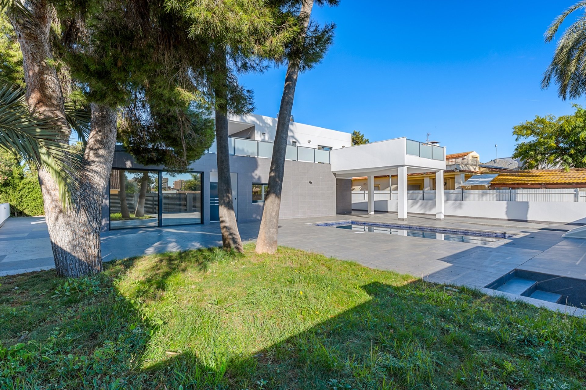 Resale - Villa -
Campoamor