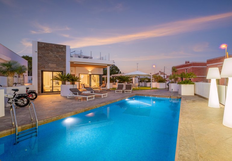 Resale - Villa -
Orihuela Costa - Villamartín