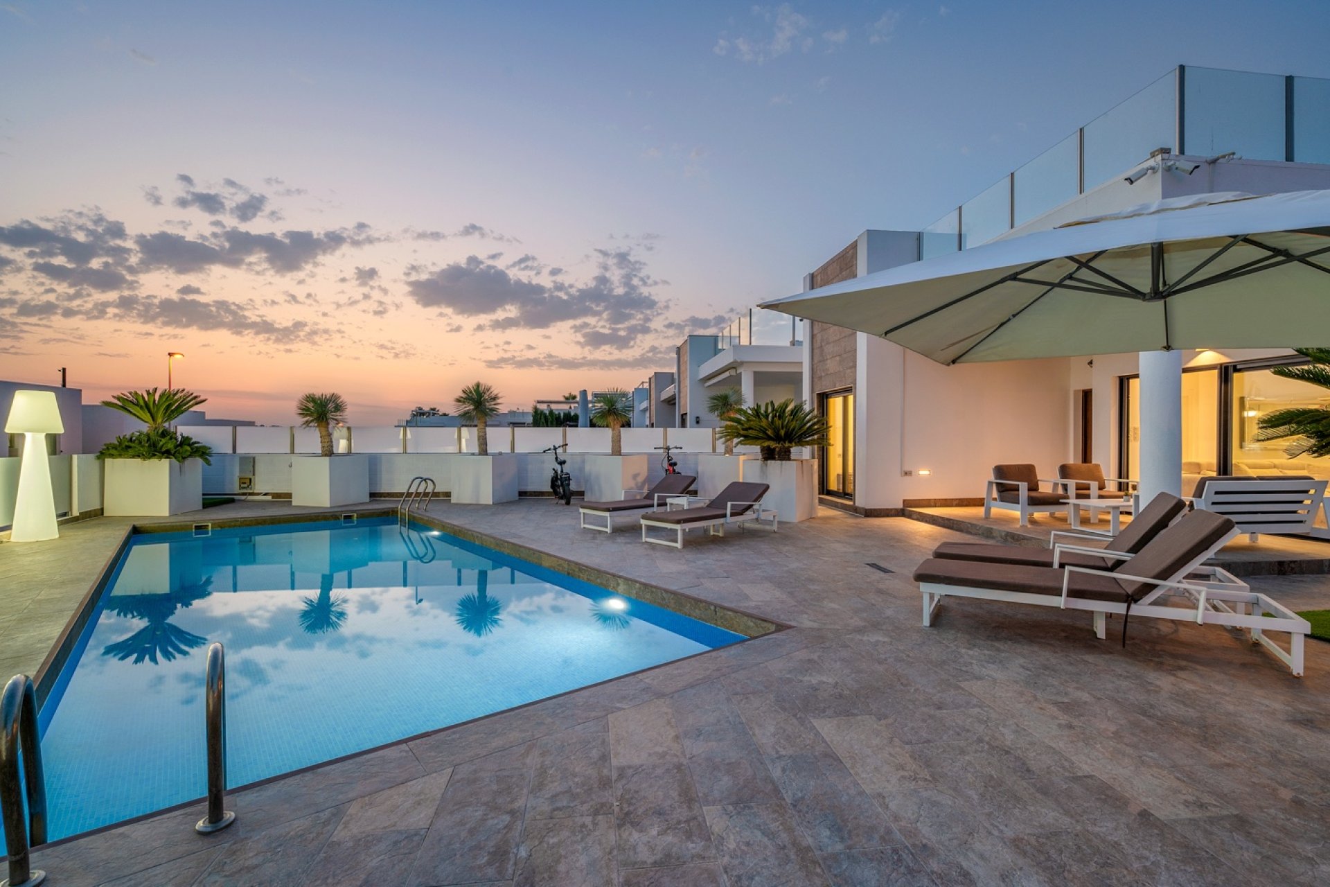 Resale - Villa -
Orihuela Costa - Villamartín