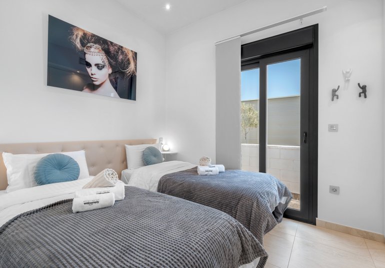 Resale - Villa -
Orihuela Costa - Villamartín
