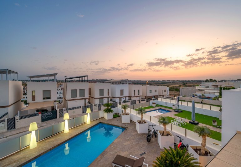 Resale - Villa -
Orihuela Costa - Villamartín