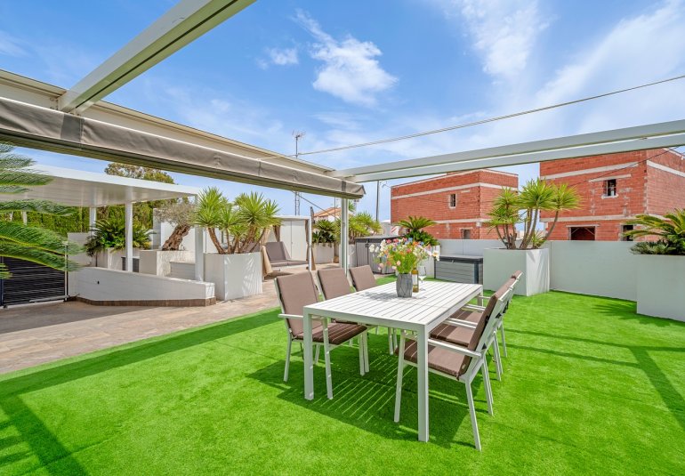 Resale - Villa -
Orihuela Costa - Villamartín