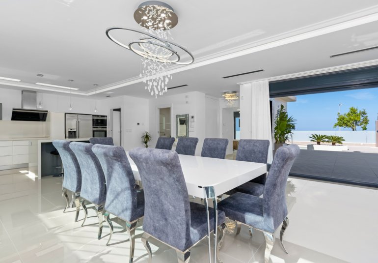Resale - Villa -
San Miguel - San Miguel Salinas