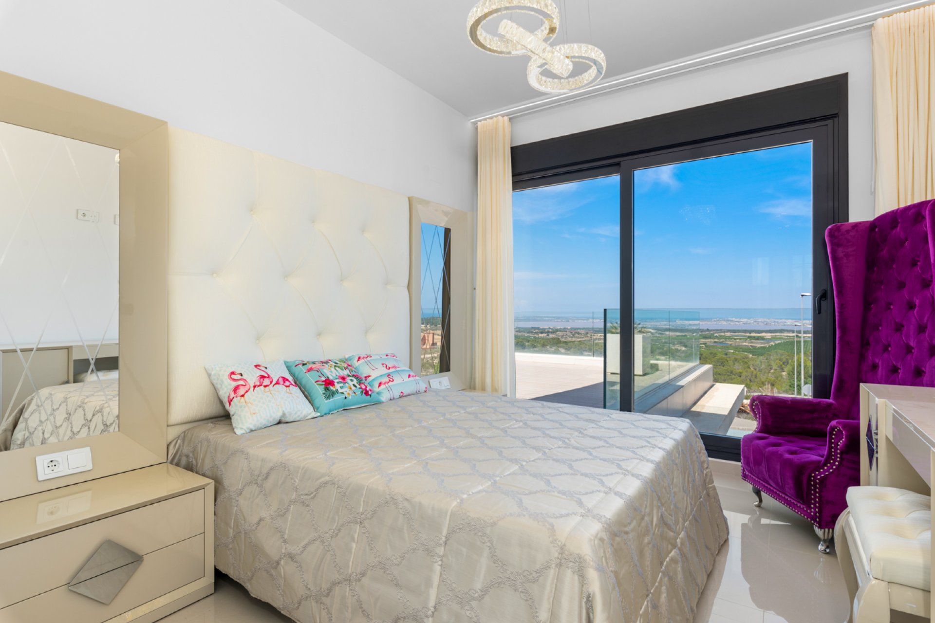 Resale - Villa -
San Miguel - San Miguel Salinas
