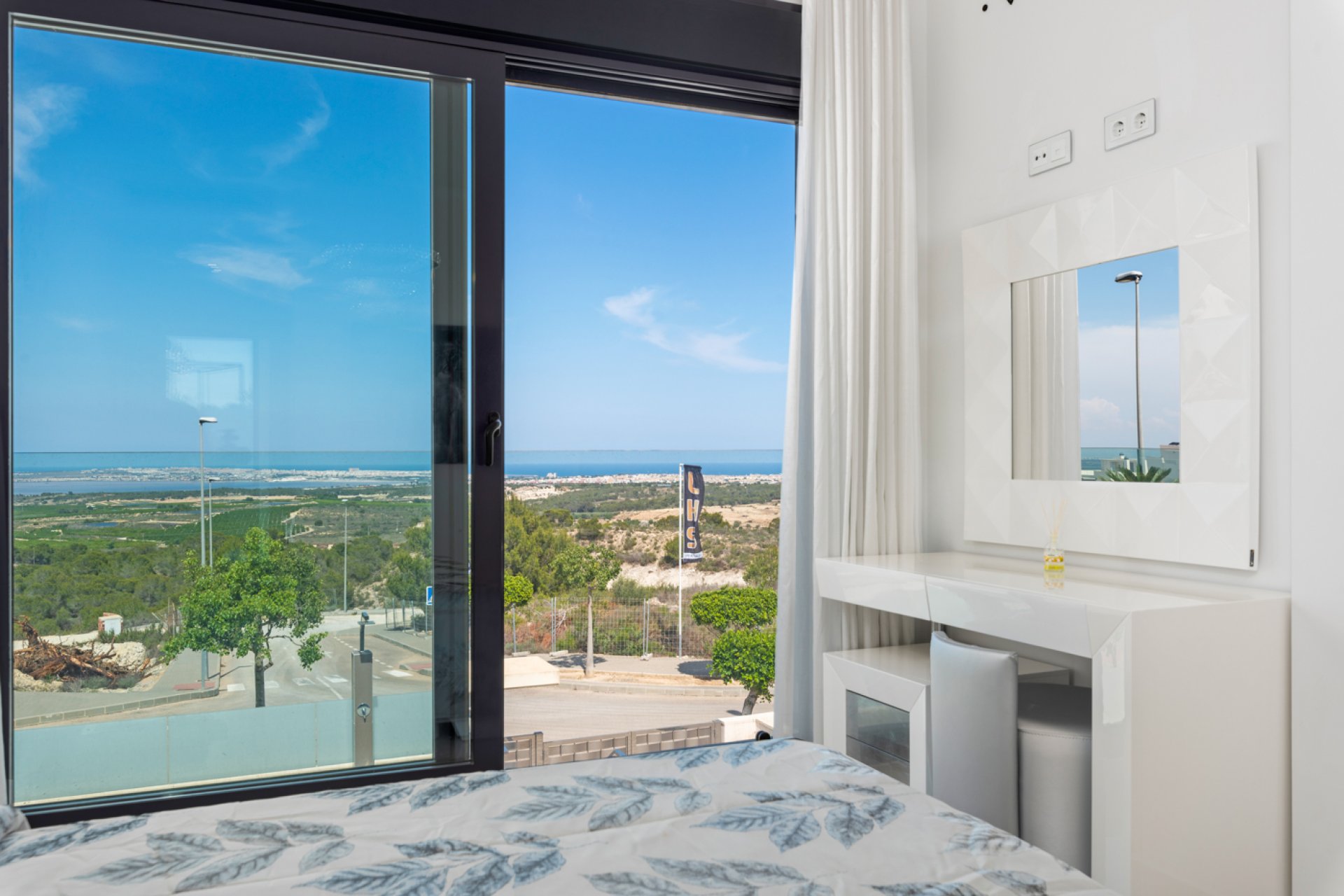 Resale - Villa -
San Miguel - San Miguel Salinas