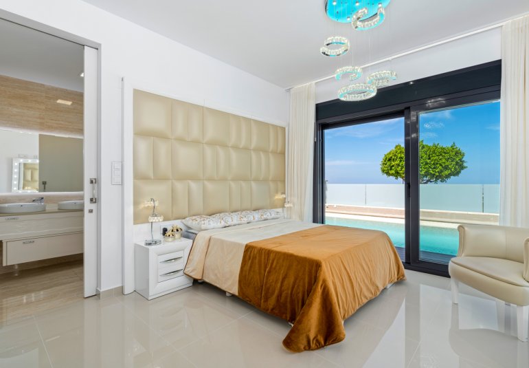 Resale - Villa -
San Miguel - San Miguel Salinas