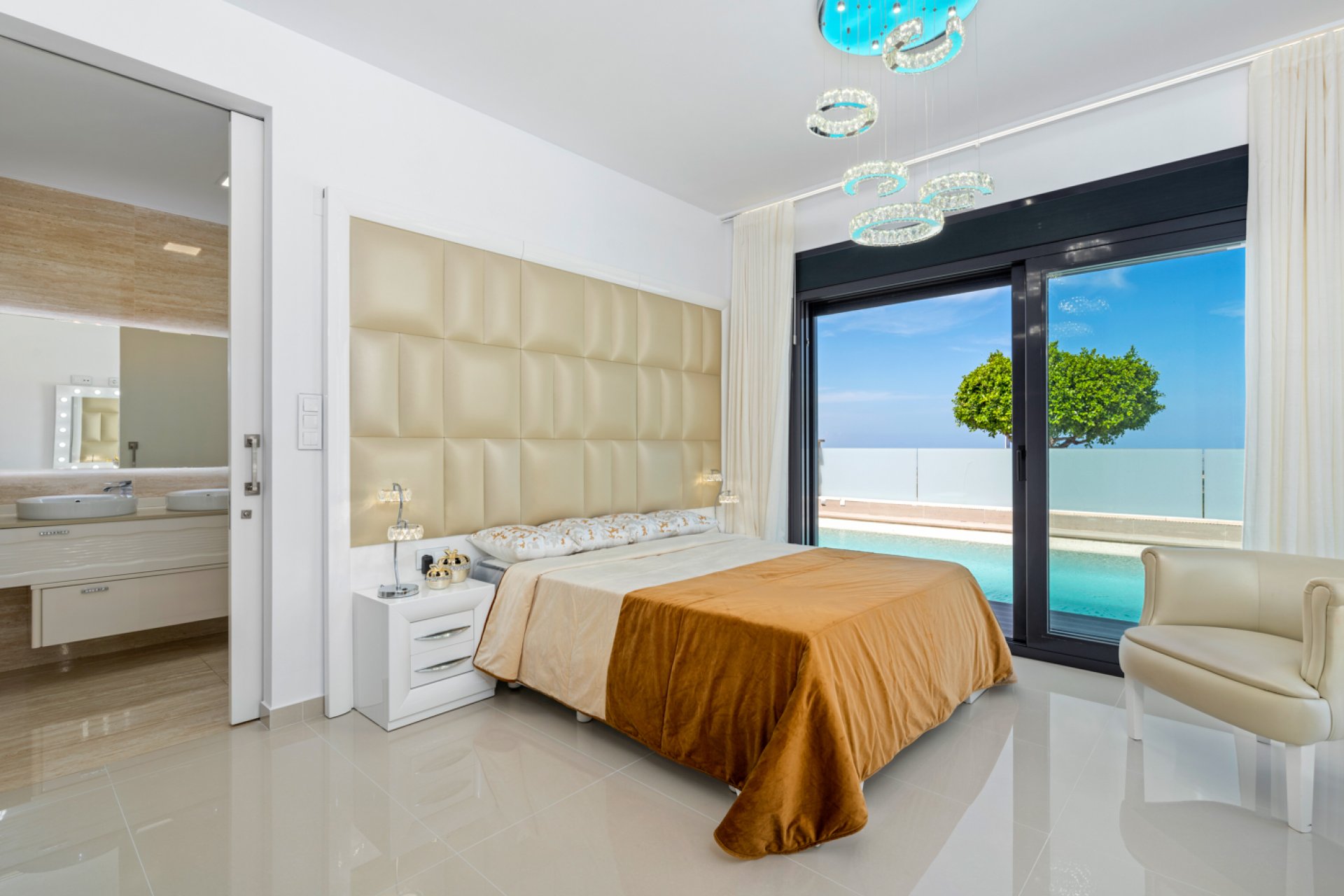 Resale - Villa -
San Miguel - San Miguel Salinas