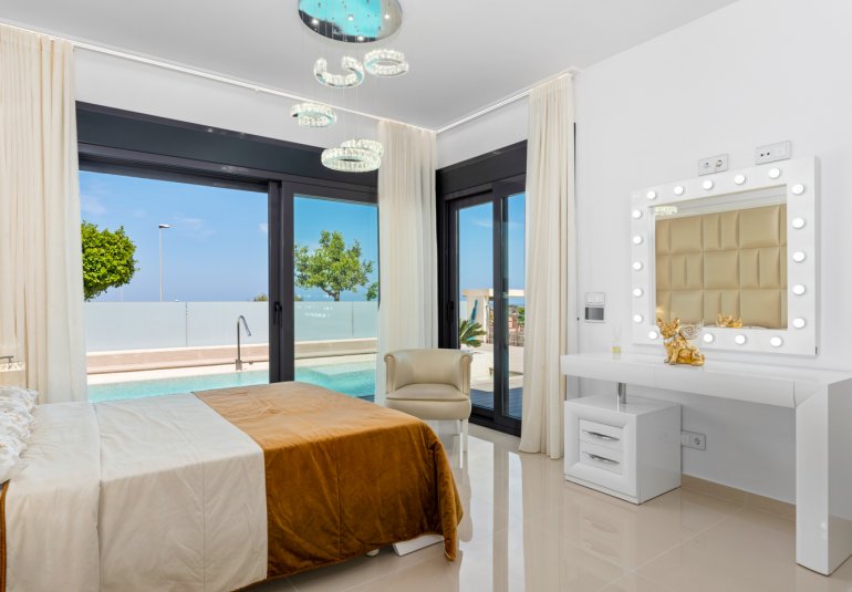Resale - Villa -
San Miguel - San Miguel Salinas