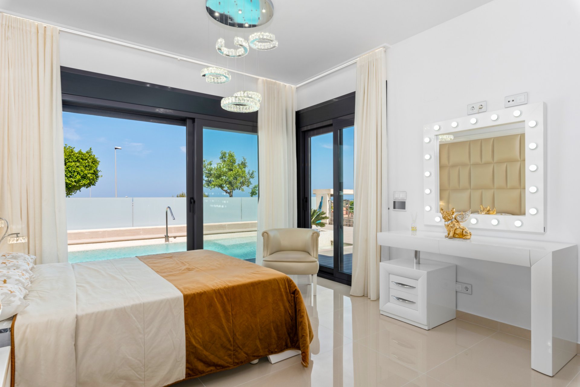Resale - Villa -
San Miguel - San Miguel Salinas