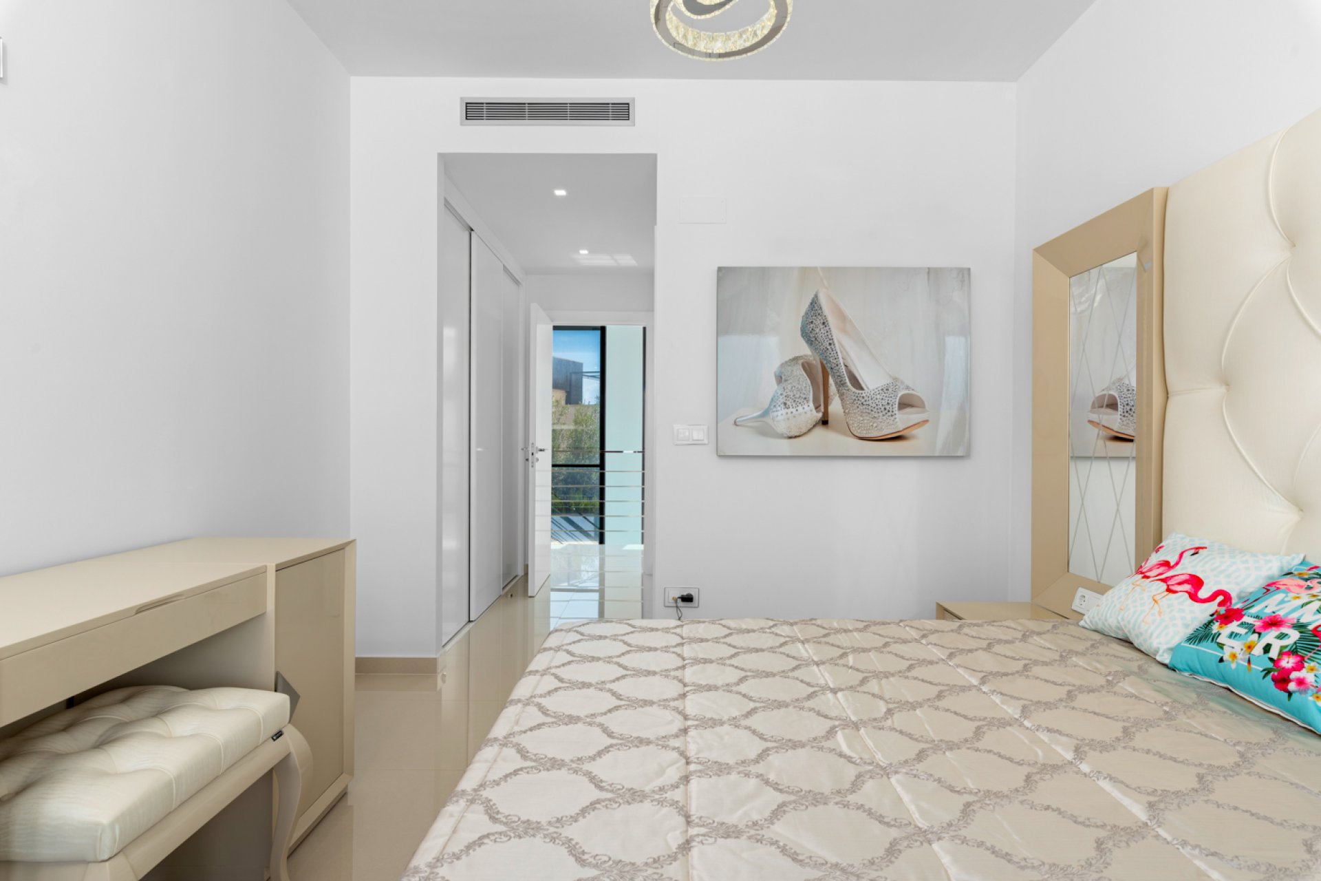 Resale - Villa -
San Miguel - San Miguel Salinas