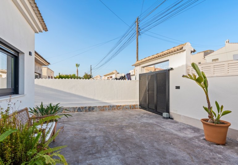 Resale - Villa -
Torrevieja - El chaparral