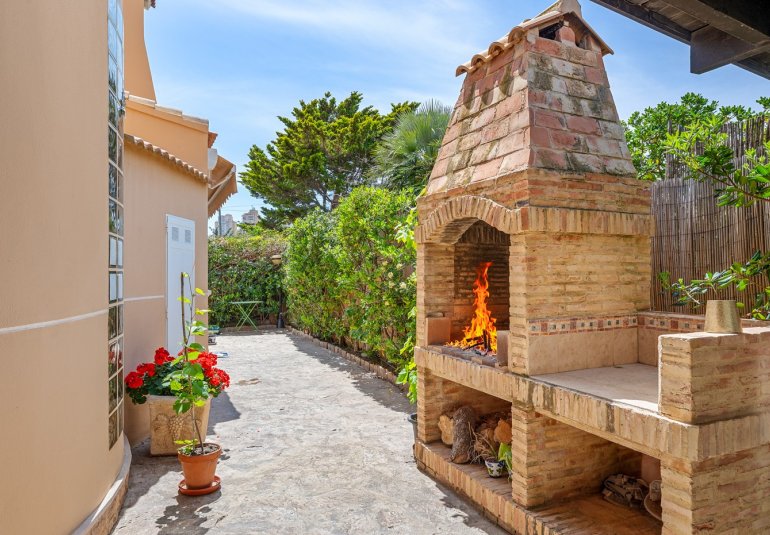 Resale - Villa -
Torrevieja - La Mata