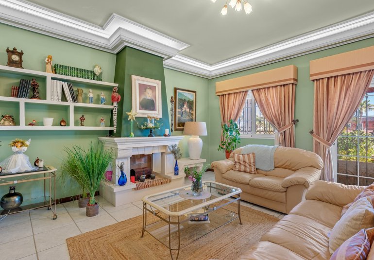 Resale - Villa -
Torrevieja - La Mata