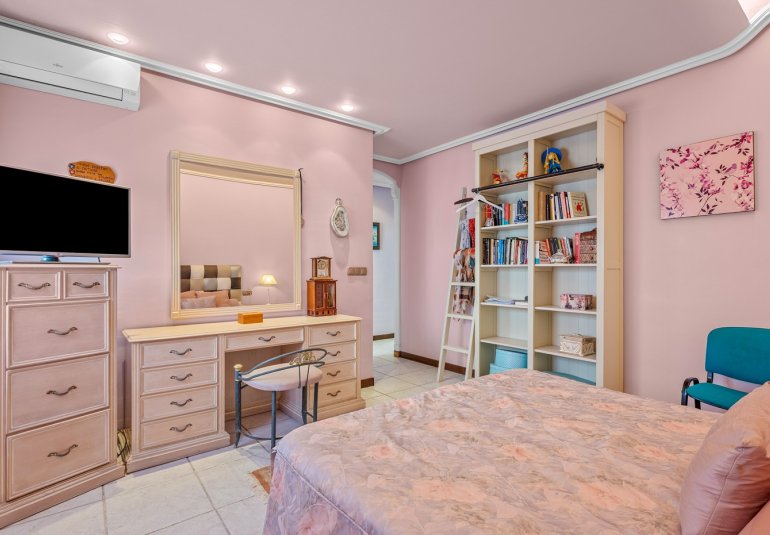 Resale - Villa -
Torrevieja - La Mata