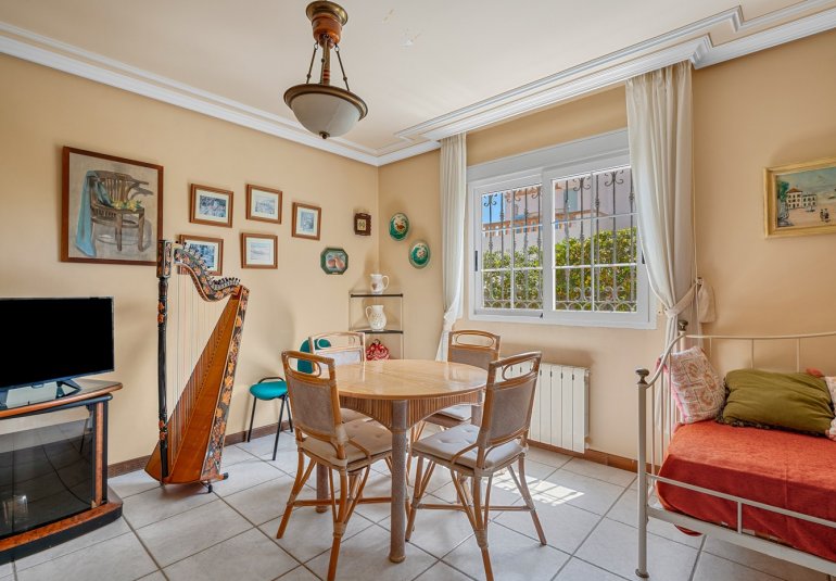 Resale - Villa -
Torrevieja - La Mata