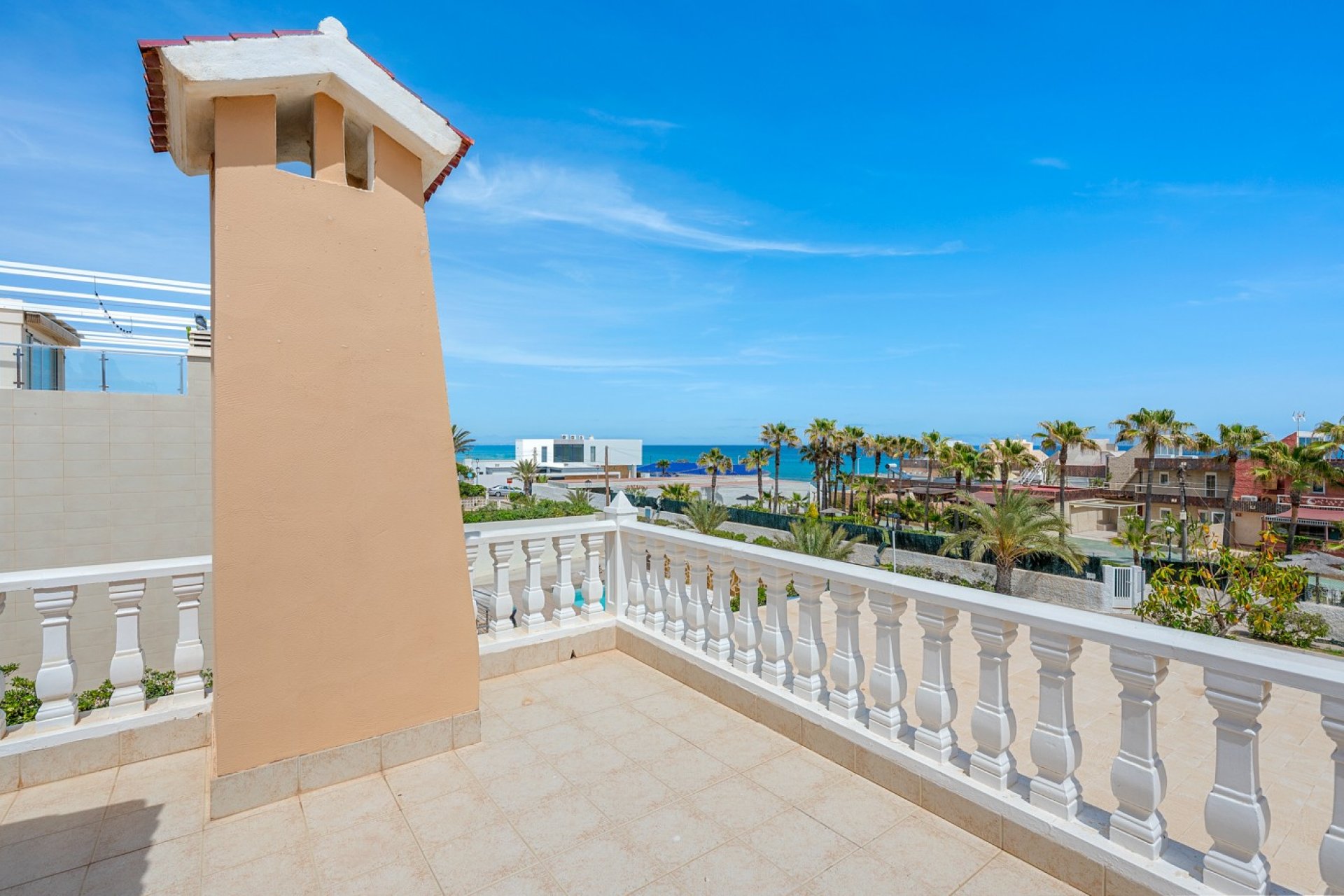 Resale - Villa -
Torrevieja - La Mata