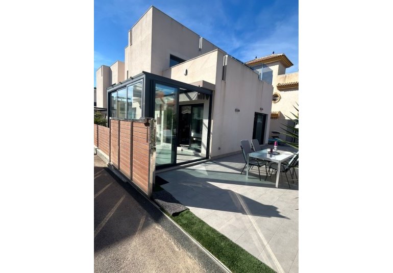 Resale - Villa -
Torrevieja - La Mata
