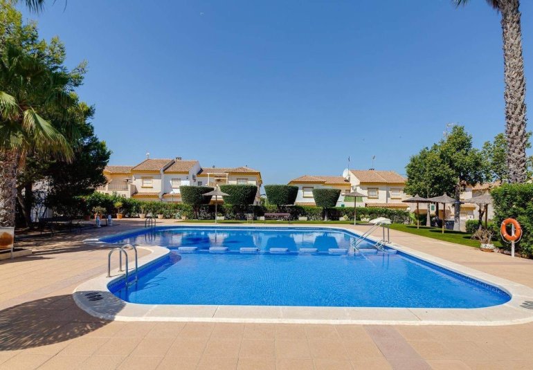 Reventa - Adosado -
Orihuela Costa - La Florida