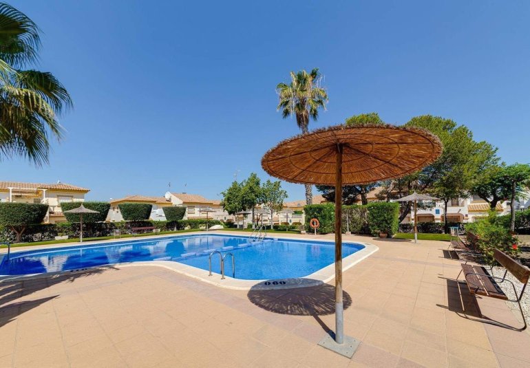 Reventa - Adosado -
Orihuela Costa - La Florida