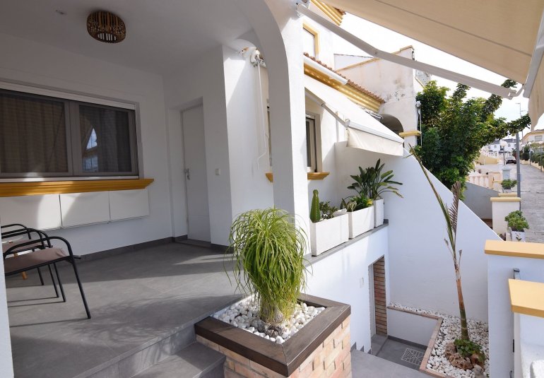 Reventa - Adosado -
Orihuela Costa - La Florida