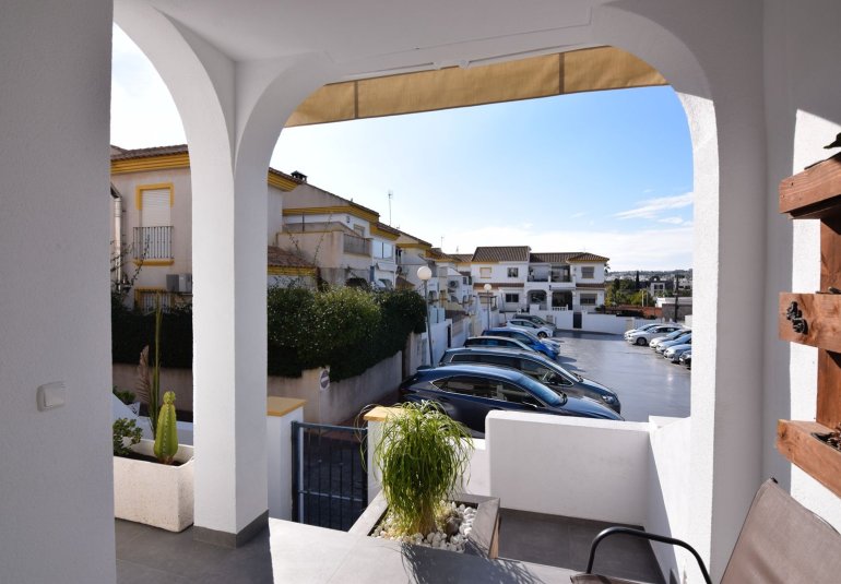 Reventa - Adosado -
Orihuela Costa - La Florida