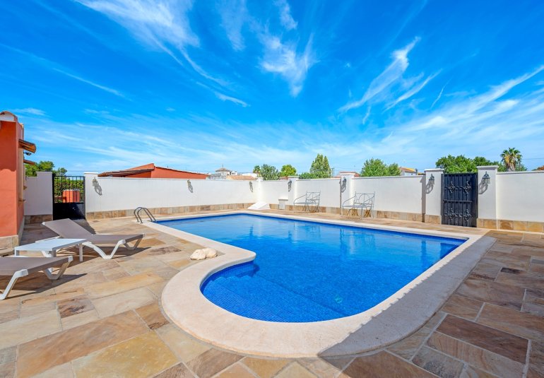 Reventa - Finca -
Almoradí - Las Heredades