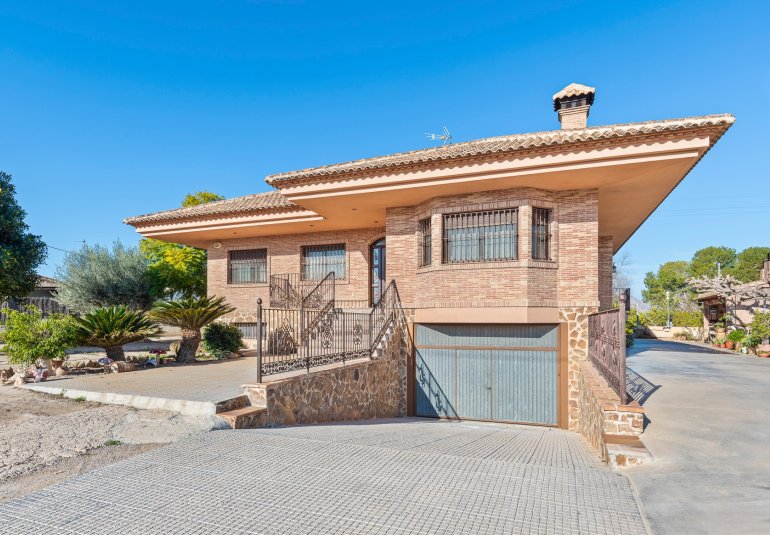 Reventa - Finca -
Beniel - Carretera de Beniel