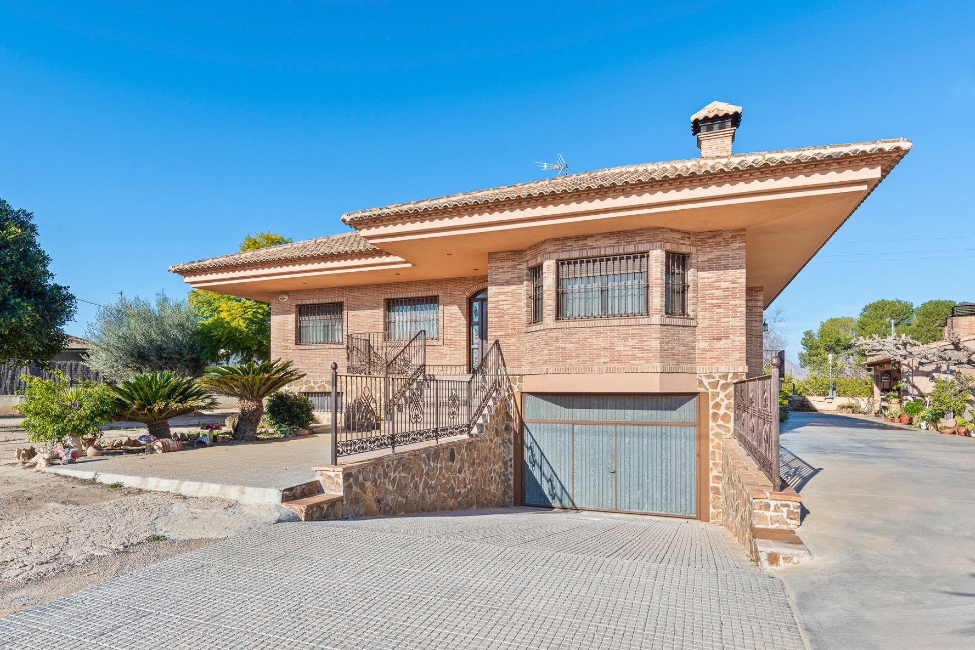 Reventa - Finca -
Beniel - Carretera de Beniel