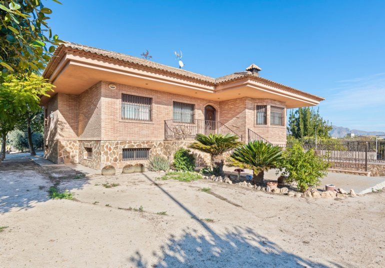 Reventa - Finca -
Beniel - Carretera de Beniel