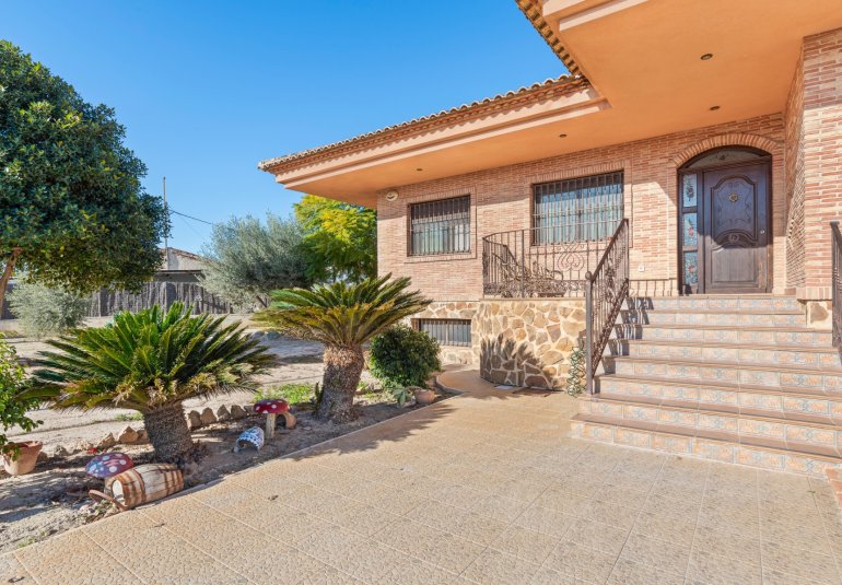 Reventa - Finca -
Beniel - Carretera de Beniel