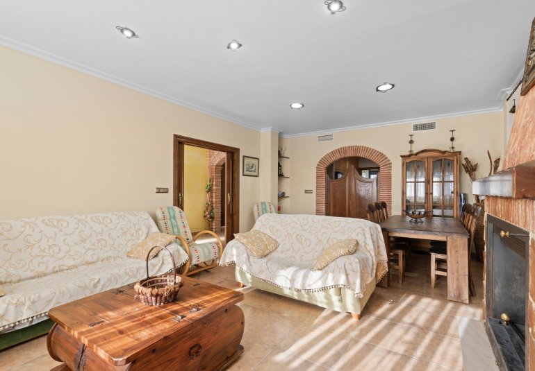 Reventa - Finca -
Beniel - Carretera de Beniel