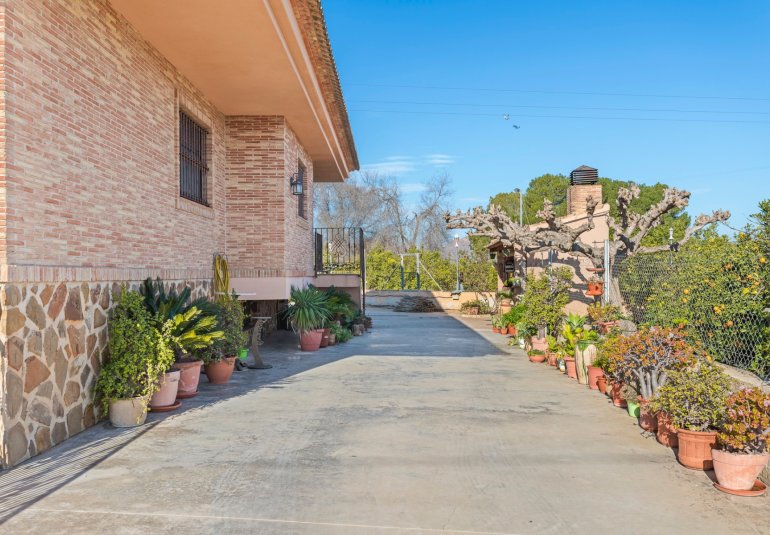 Reventa - Finca -
Beniel - Carretera de Beniel