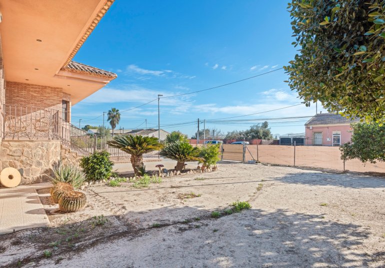 Reventa - Finca -
Beniel - Carretera de Beniel