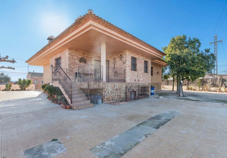 Reventa - Finca -
Beniel - Carretera de Beniel